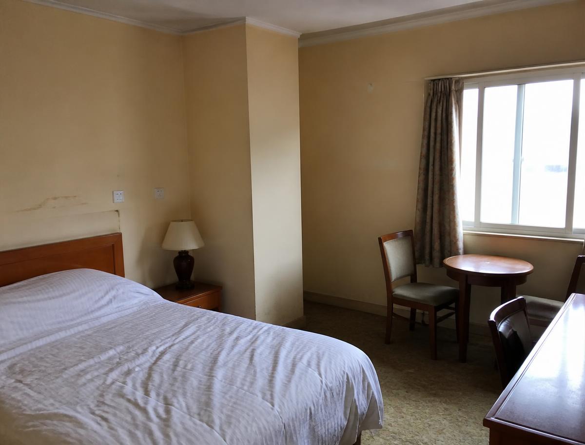 Chambre d’hôtel repeinte avant travaux